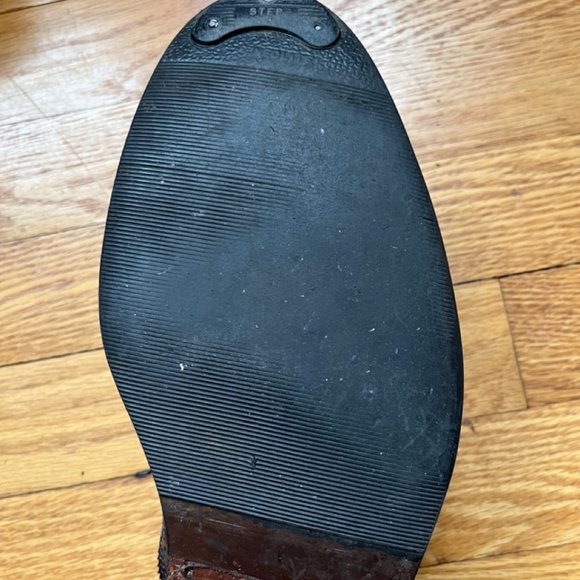 Allen Edmonds Strand Cap-toe Oxford Dress Shoe - Picture 6 of 12